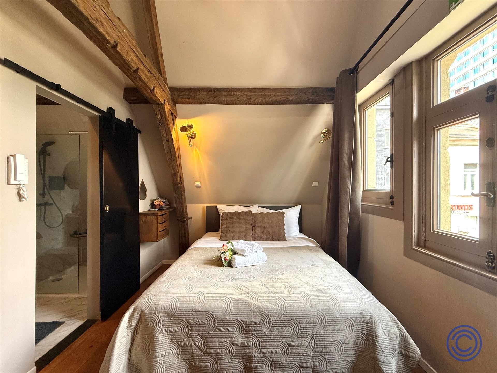Vergund en instapklaar pand met handelspand en 4 studio's voor Airbnb! foto 8