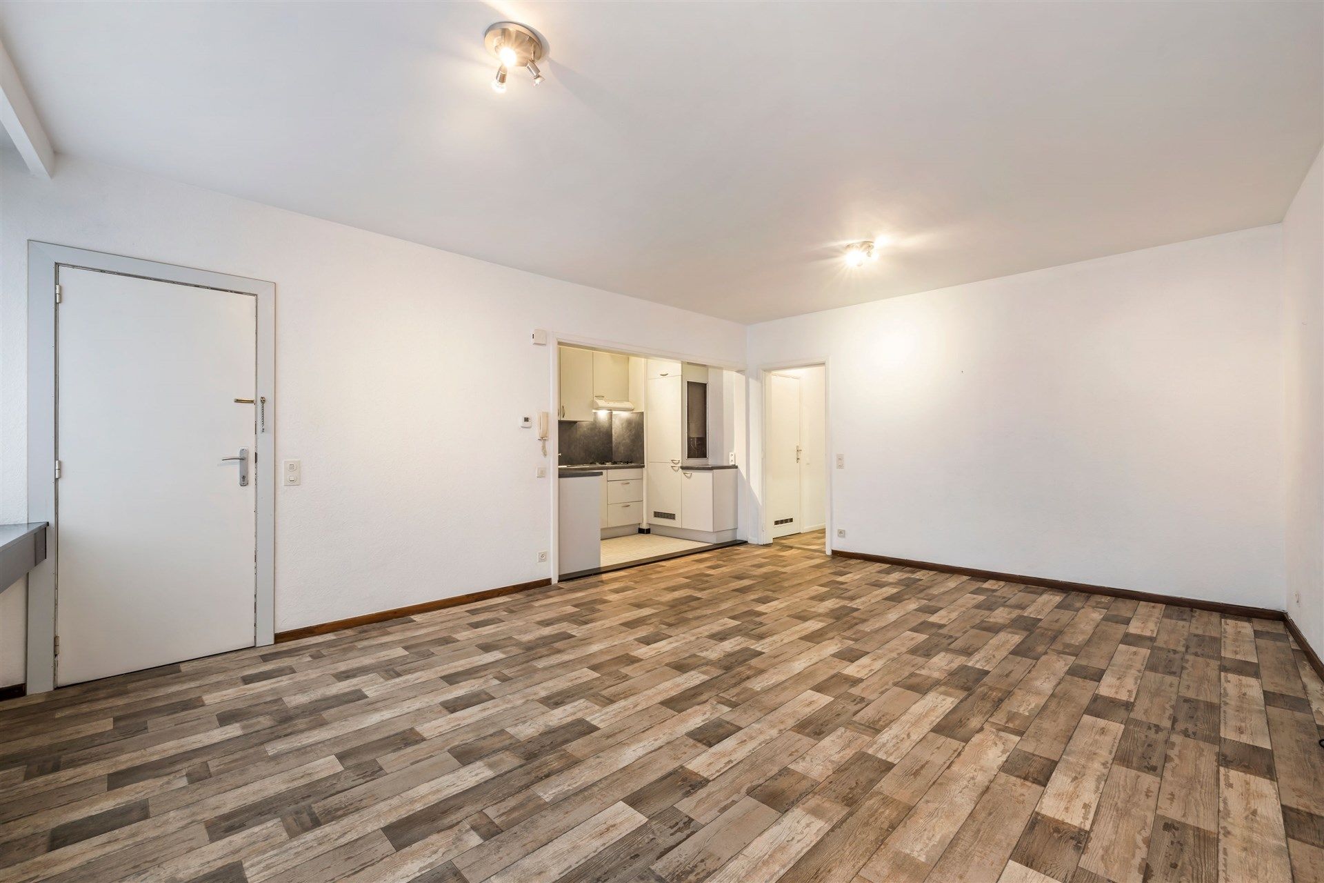 Instapklaar 2-slaapkamer appartement in het centrum van Beveren foto 4