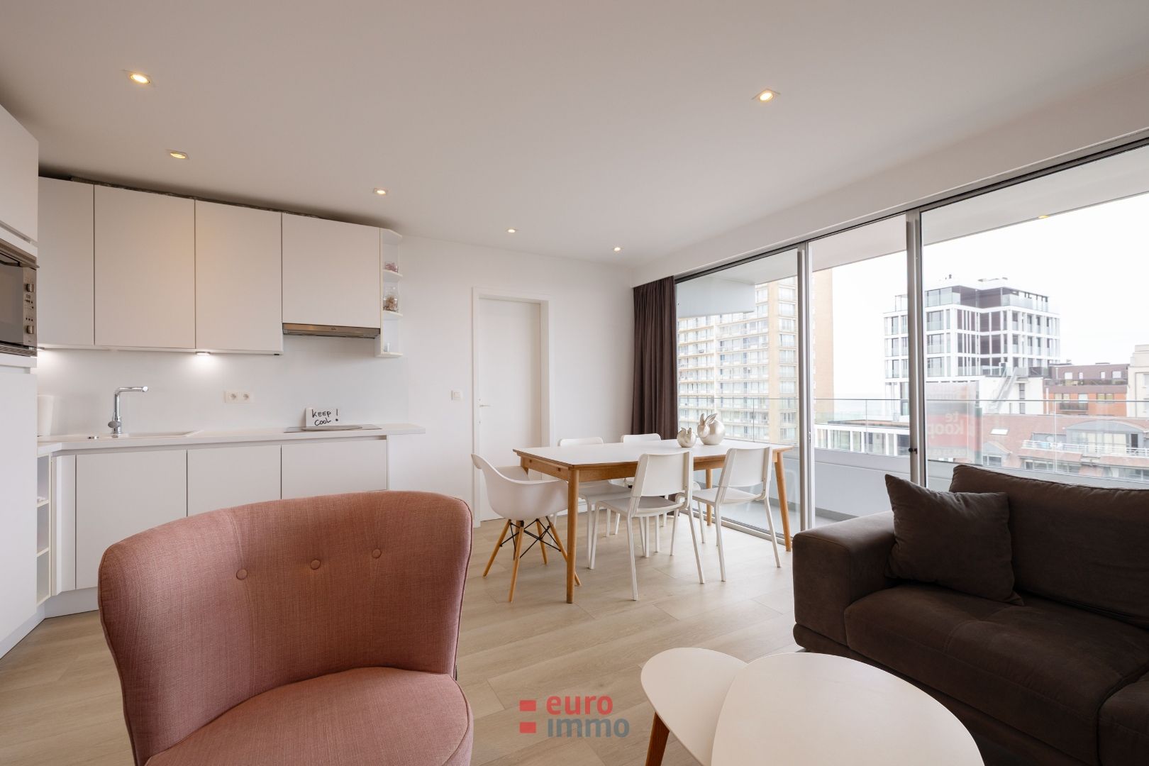 Prachtig gerenoveerd appartement in het hart van Nieuwpoort foto 5