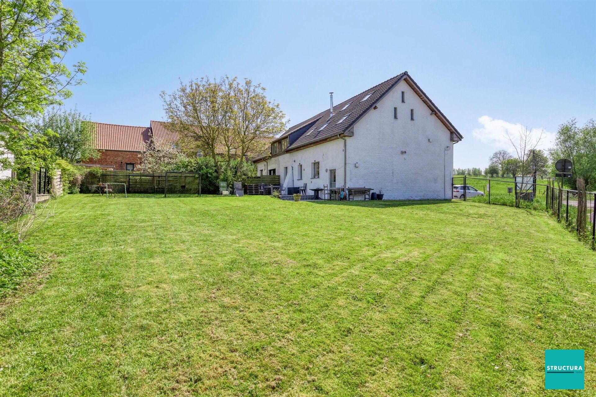 Charmante woning in het idylische Bollebeek! foto 2