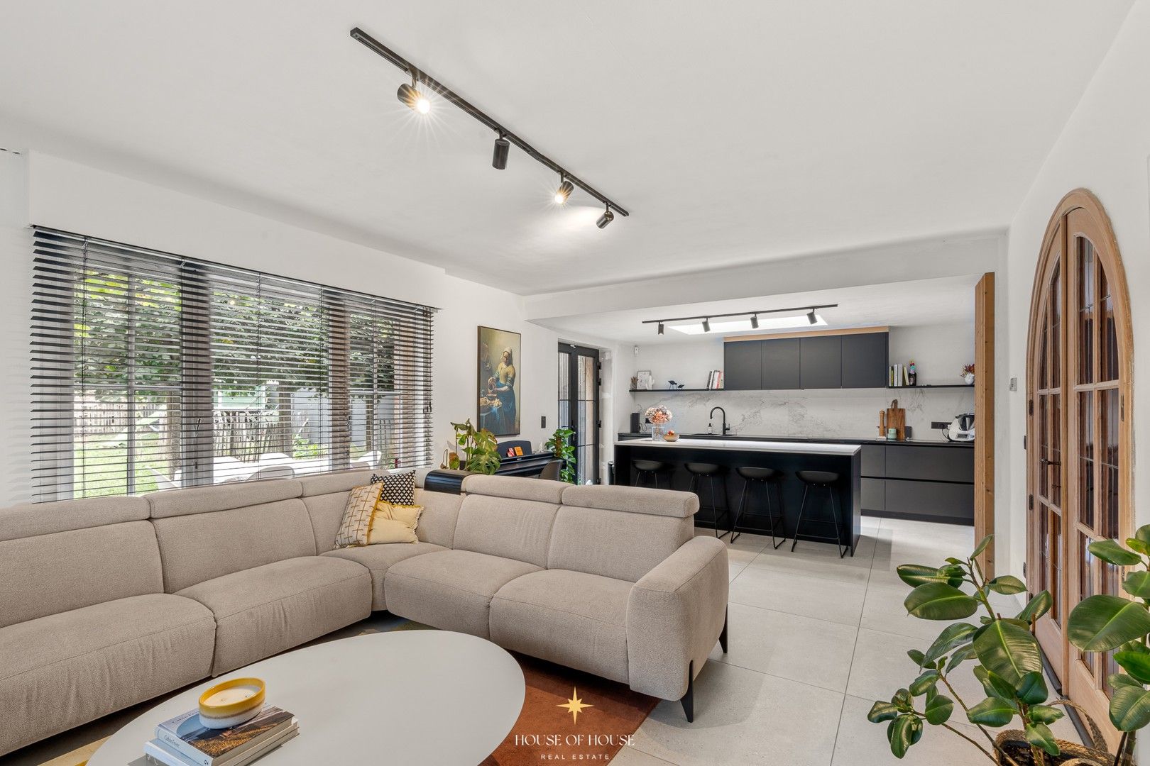 Karaktervolle vernieuwbouw woning te Sint-Michiels foto 4