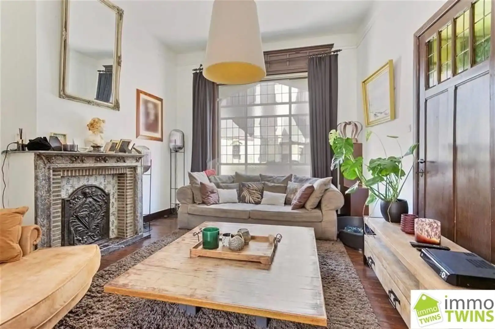 Karaktervolle, ruime woning met 6 slaapkamers, binnenkoer met jacuzzi en topligging! foto {{pictureIndex}}