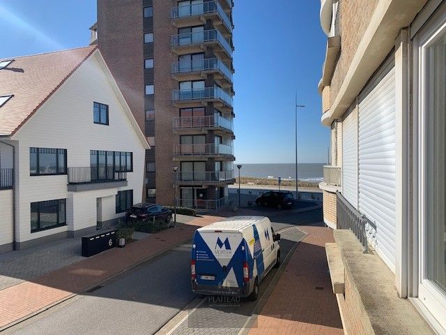 Te renoveren appartement met één slaapkamer op 20m van zee te Westende. foto 8