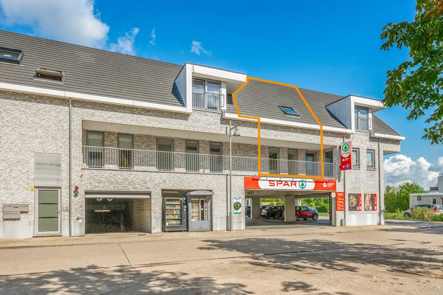 Recent ruim duplex appartement met 2 slpkrs en terras te Schriek foto 16