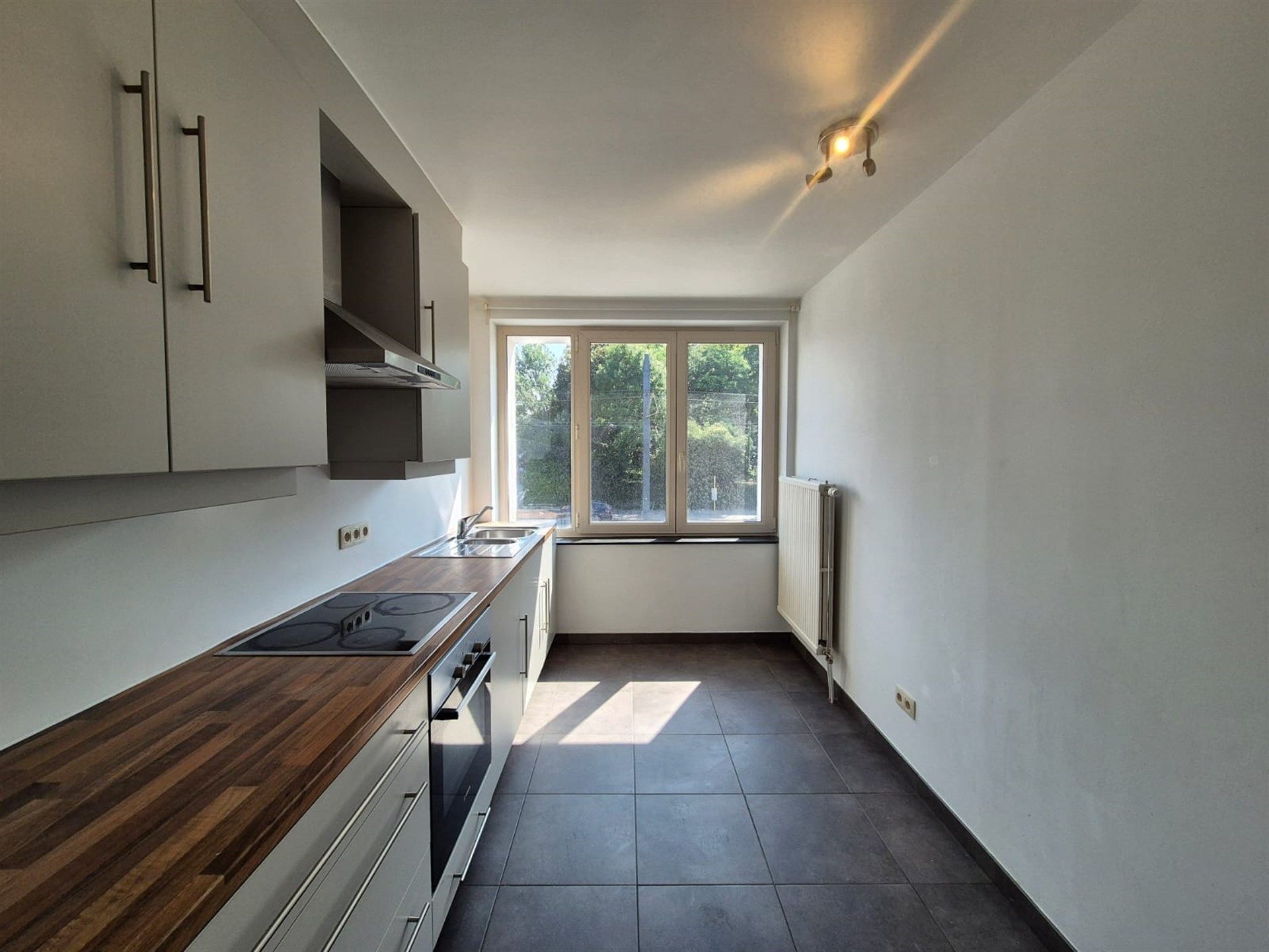 Instapklaar gerenoveerd appartement op gunstige locatie. foto 7