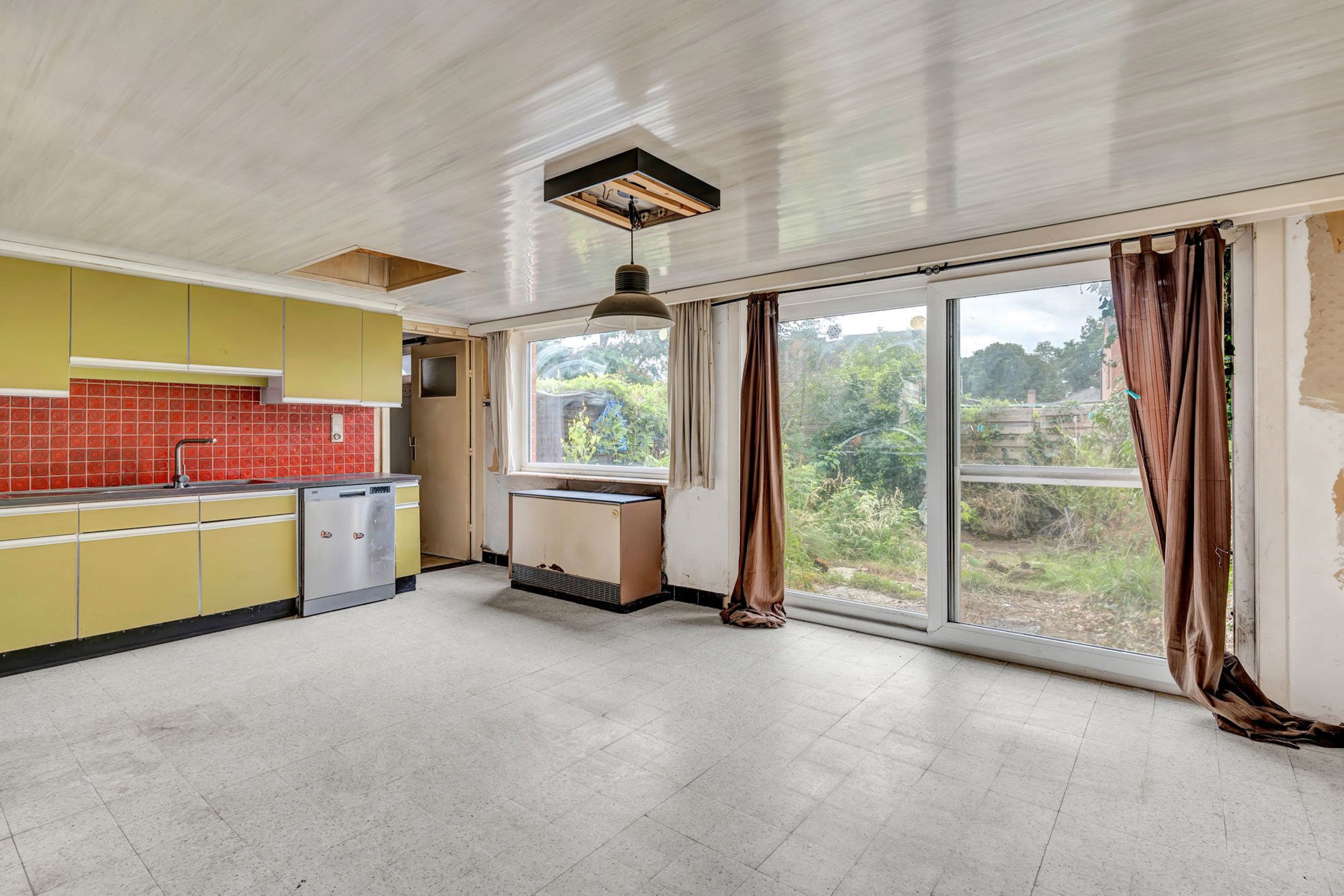Renovatiewoning met vernieuwd dak en ramen in Lochristi foto 8
