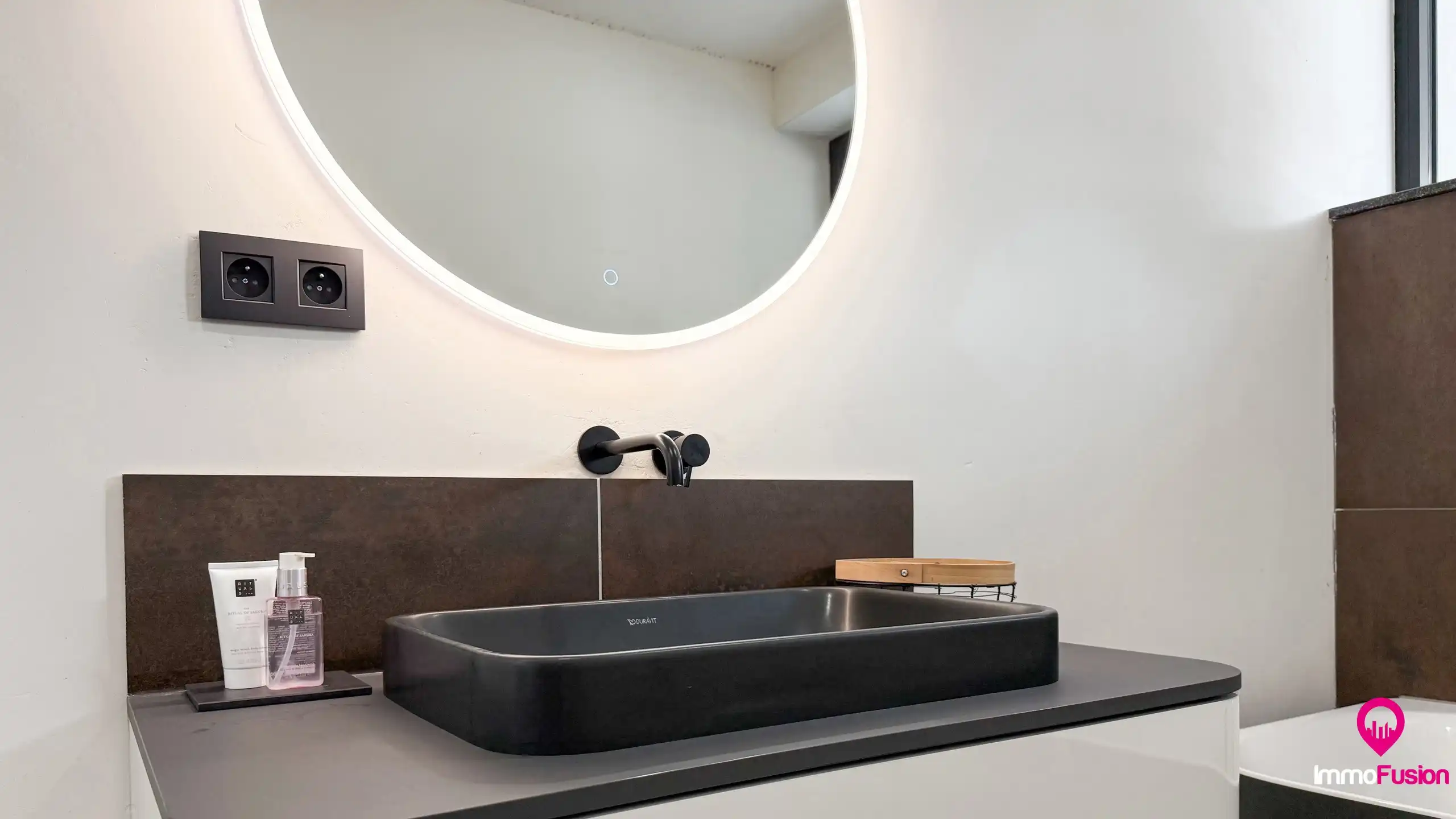 Instapklare villa met 4 slpk., laadpaal en zonnepanelen! foto 24