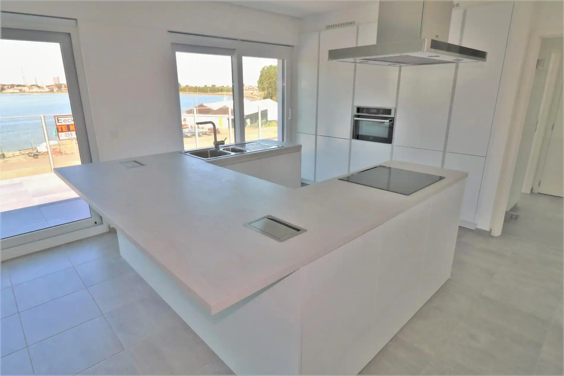 Prachtige penthouse met zonneterrassen (66m²) met fenomenaal zicht op de Spuikom inclusief garagebox ! foto 7