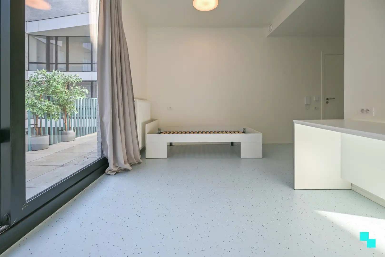 Studentenkamer met eigen badkamer en terras, centrum Kortrijk foto 3