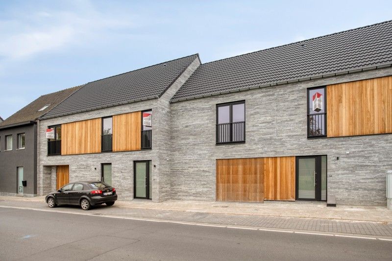 Prachtige, verrassend ruime nieuwbouwwoning met 3 slaapkamers én inpandige garage te koop in Dentergem! foto {{pictureIndex}}