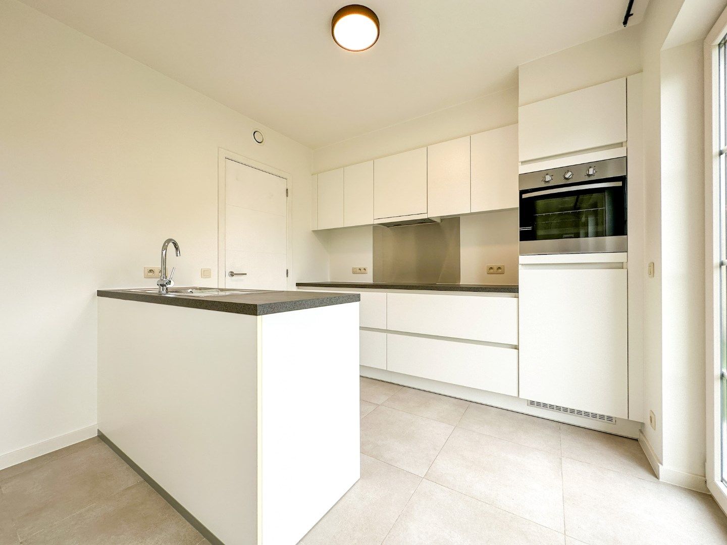 Instapklare woning met 3 slpk, tuin, autostaanplaats, rustige gelegen te Lichtervelde foto 5