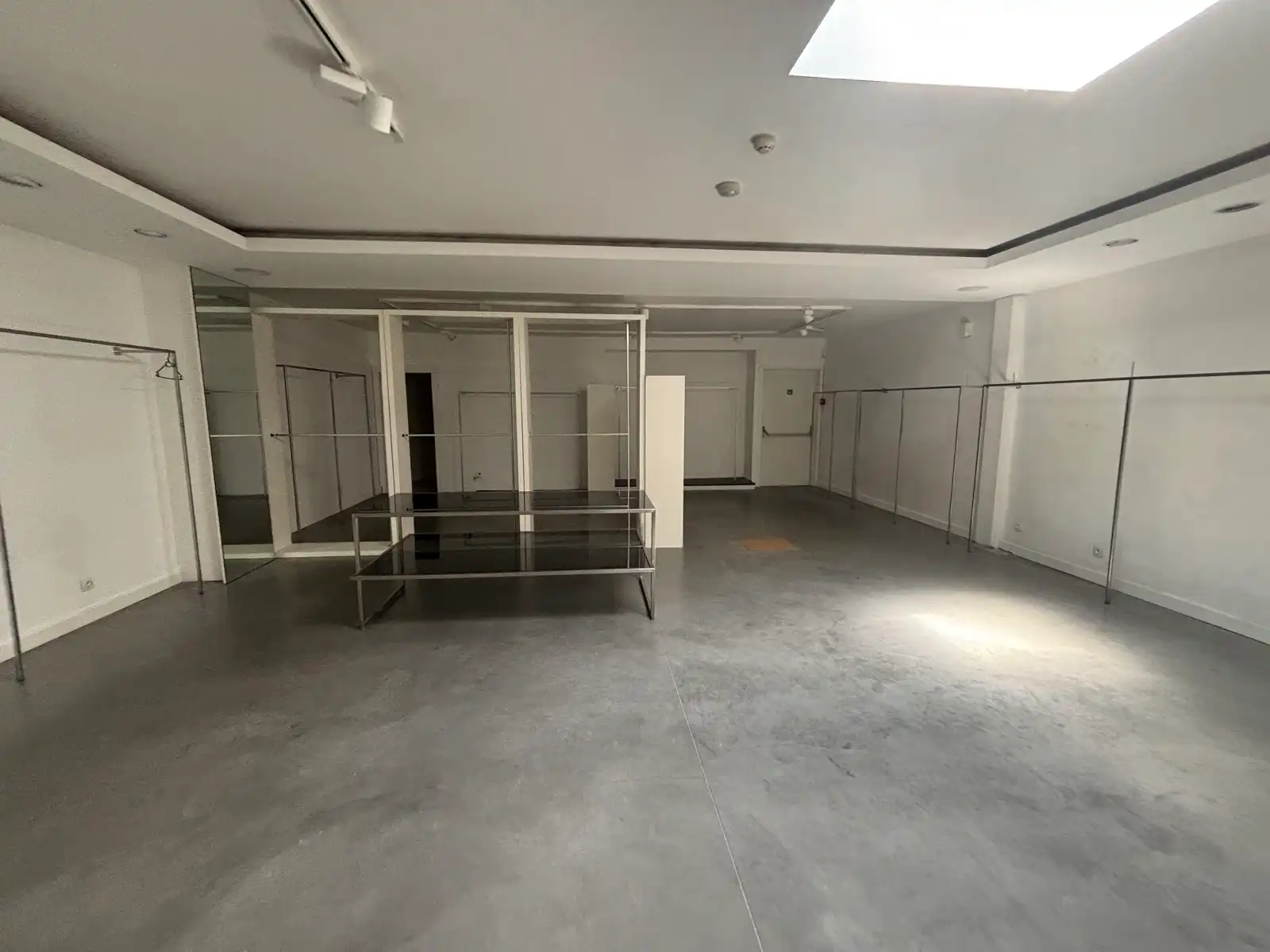 Ruim handelspand op centrale ligging in Brasschaat foto 6