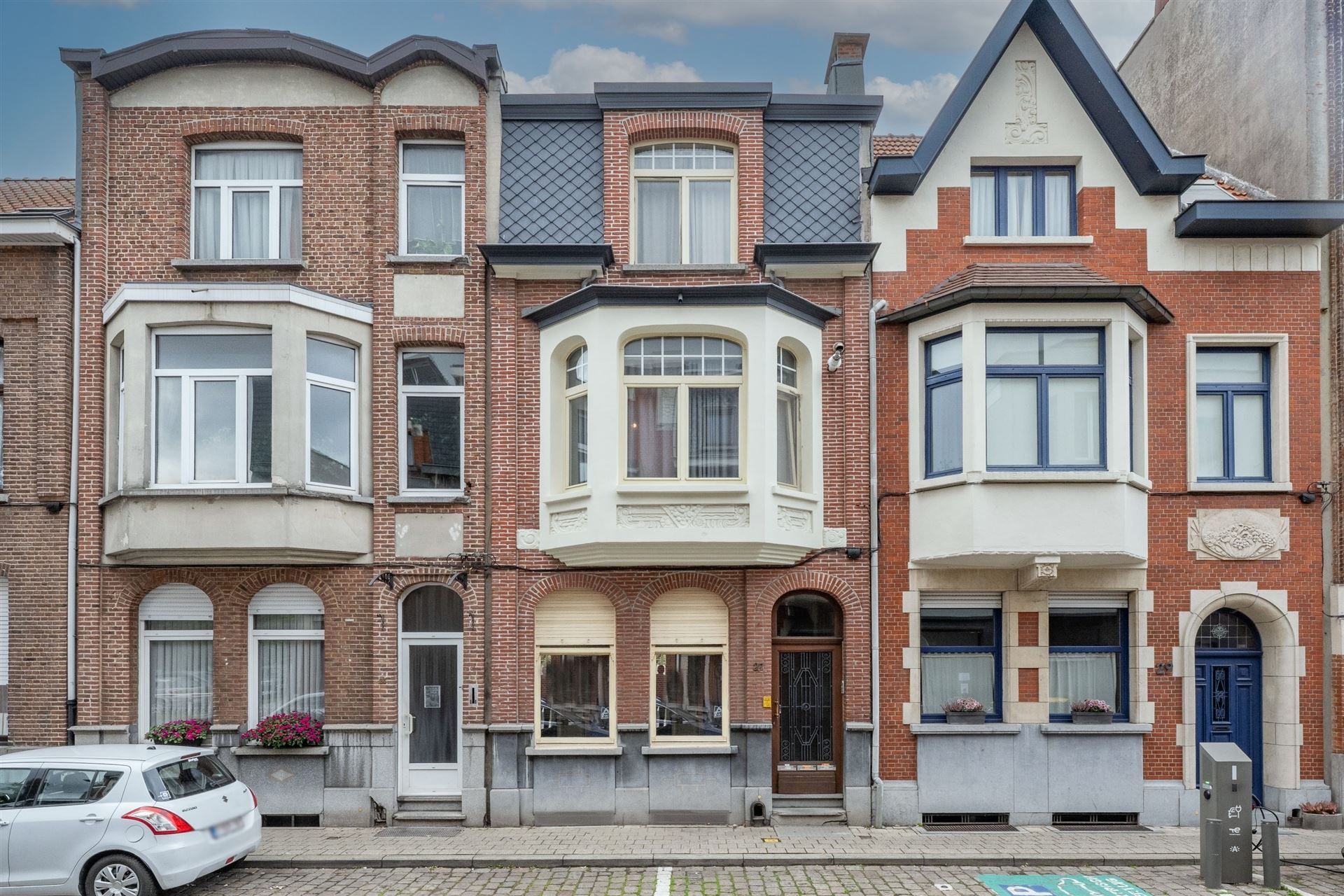 Appartementsgebouw foto {{pictureIndex}}