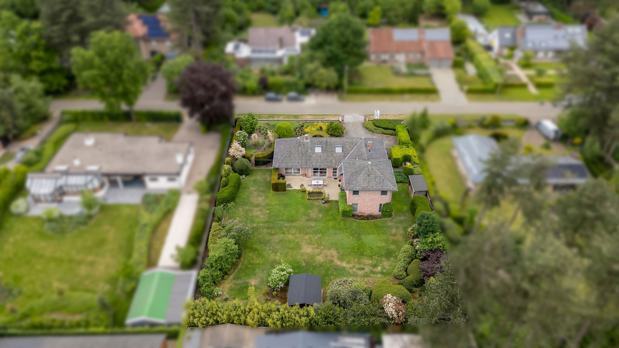 Lichtrijke villa met zuidgerichte tuin in groene wijk foto 3