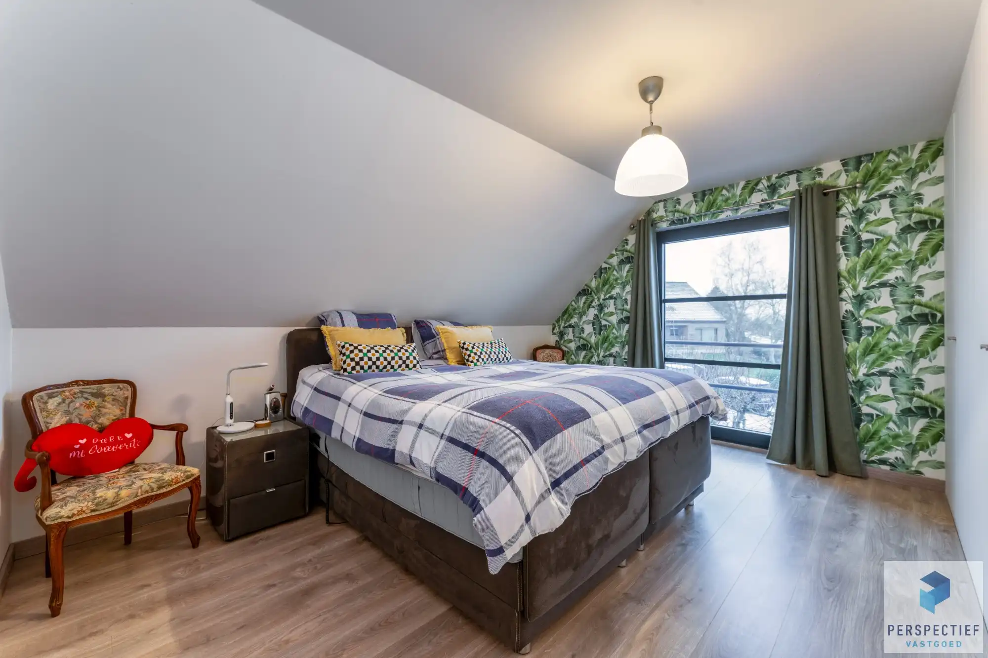 Centraal gelegen villa  met mooie tuin op 734 m² foto 16