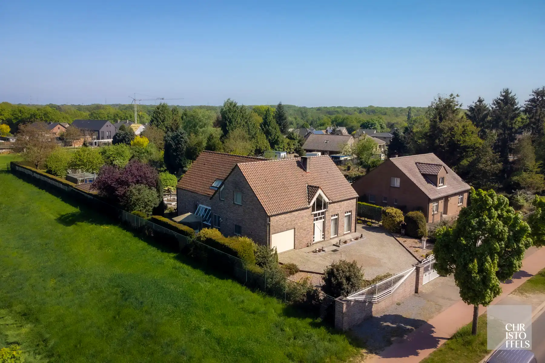 Zeer ruime woning met twee studio's op een perceel van 1950 m²! foto 30