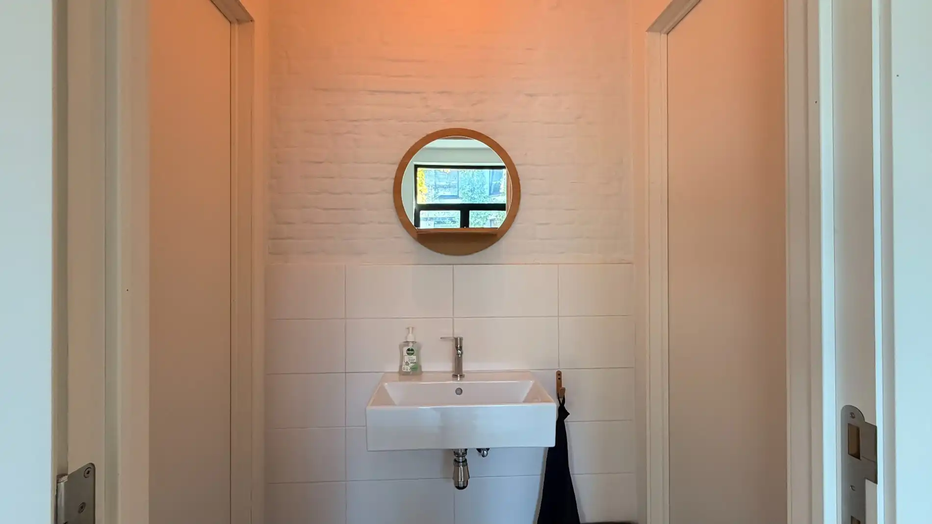 Rustig gelegen kantoren te huur op wandelafstand van station van Berchem foto 14
