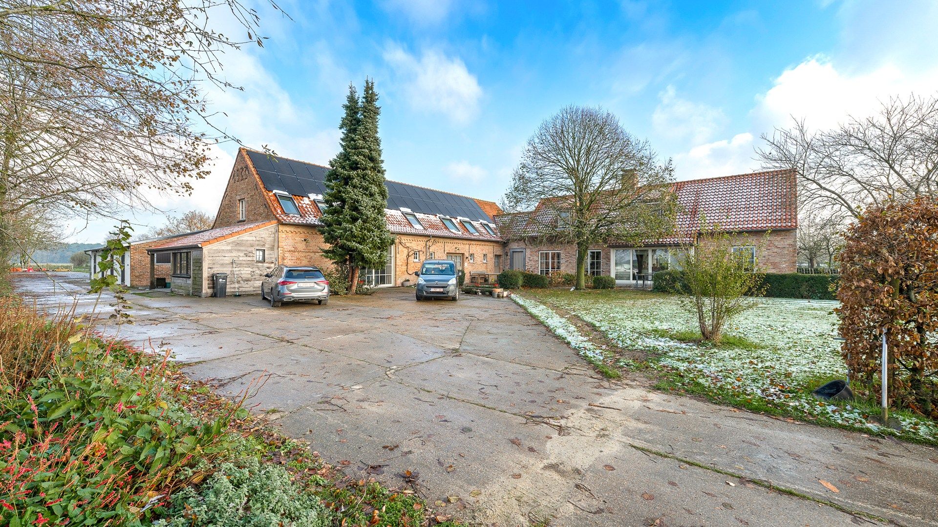Landelijke eigendom met vergunde vakantiewoningen foto 4