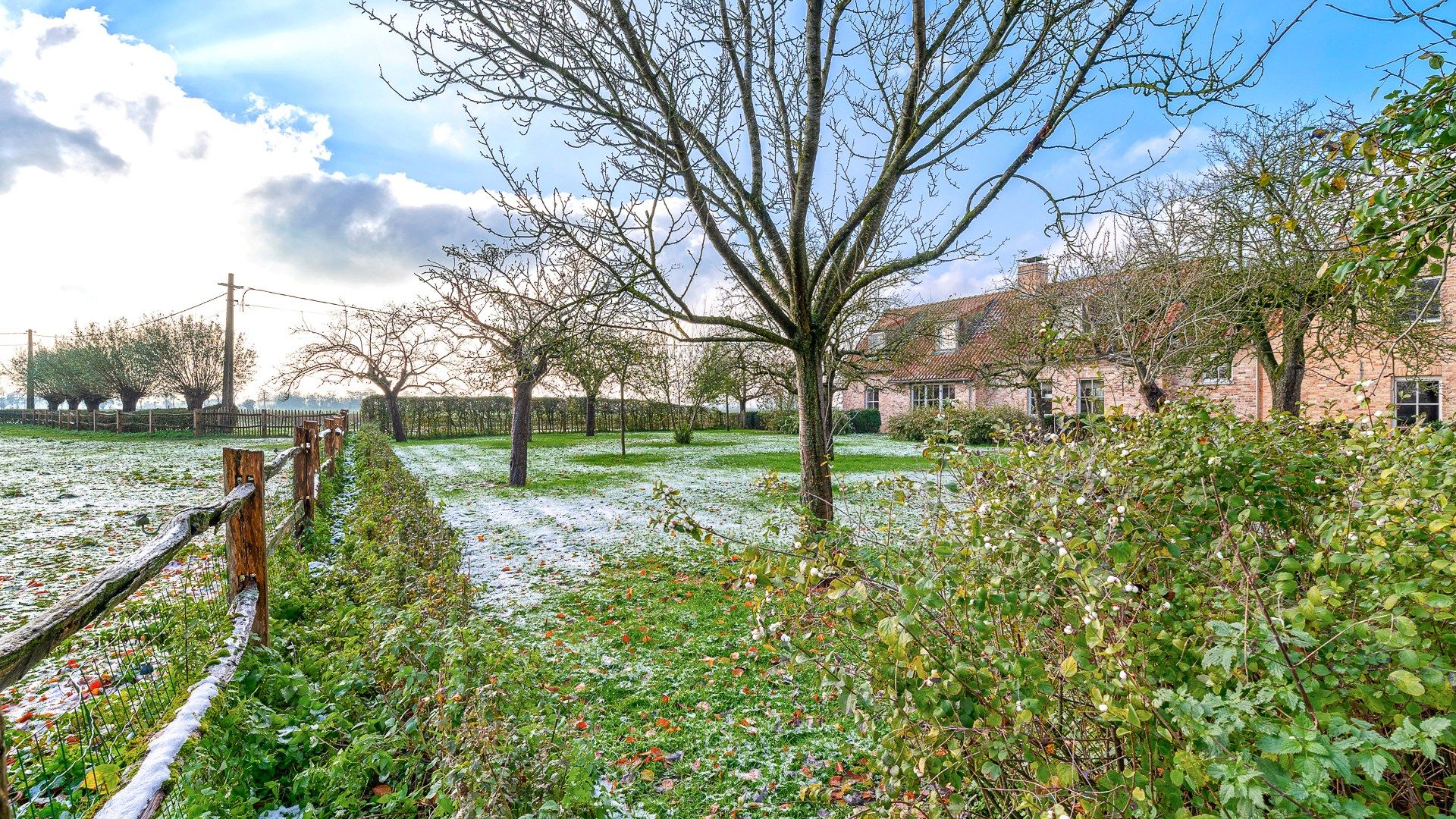 Landelijke eigendom met vergunde vakantiewoningen foto 3