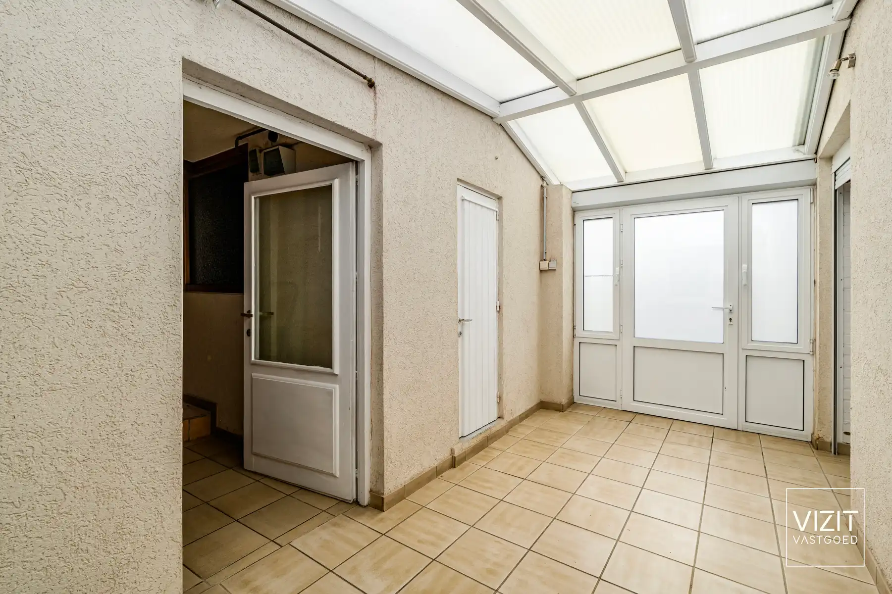 Halfopen woning met tuin en garage foto 19