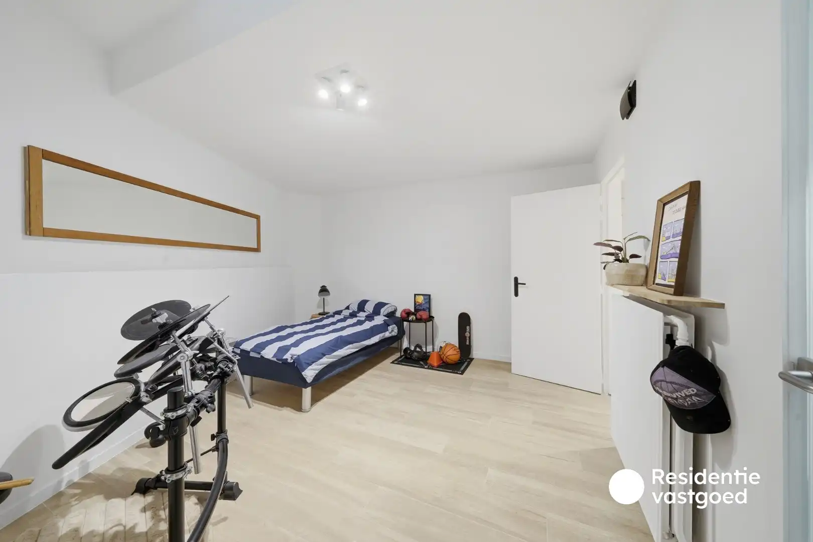 Gelijkvloers en gerenoveerd appartement met garage in Oostende foto 14