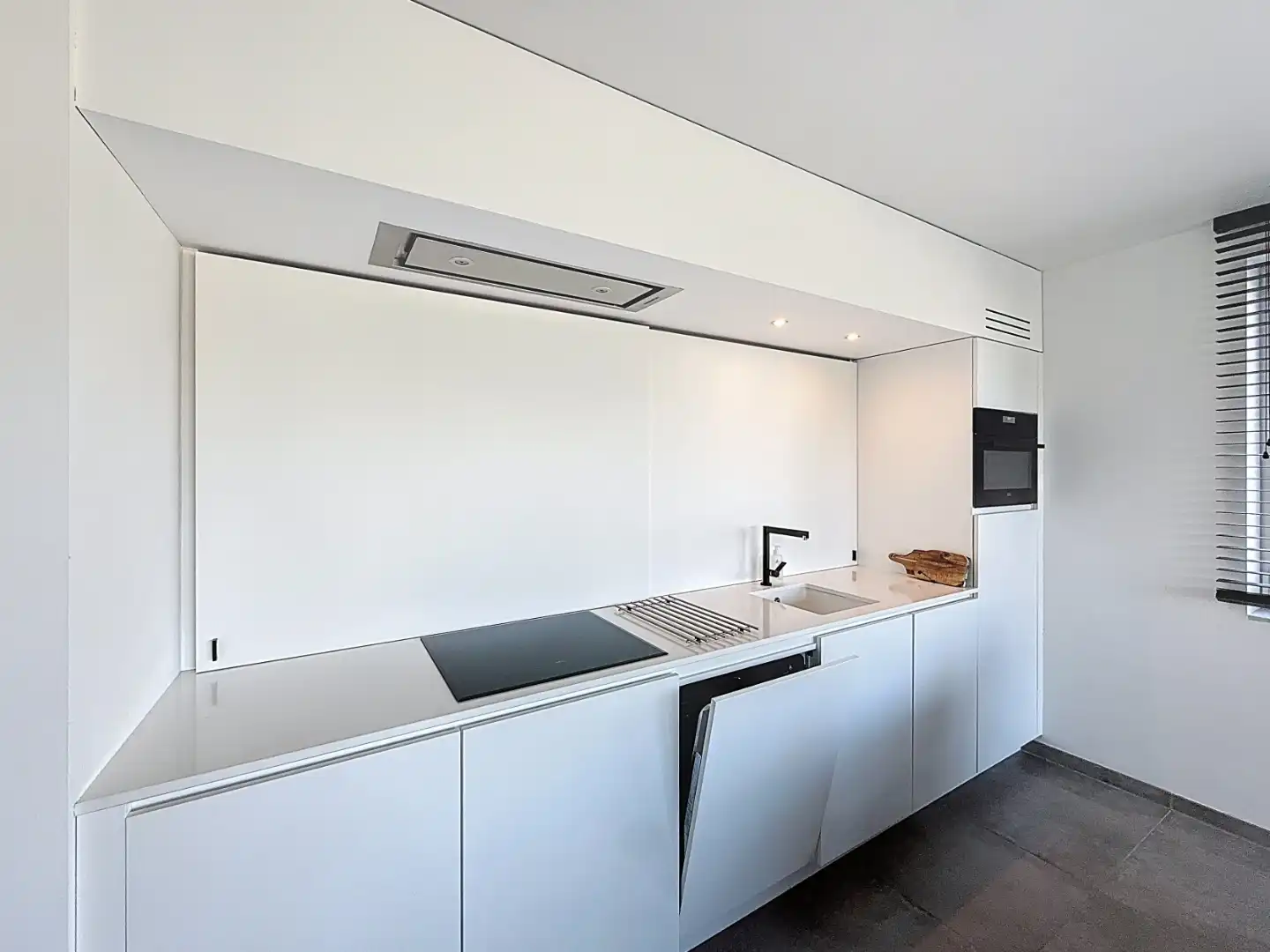 Rustig gelegen hoekappartement gelegen aan het water in Nieuwpoort-stad foto 3