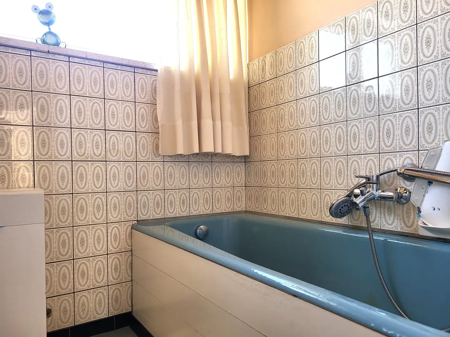 Deze ruime halfopen bebouwing met een bewoonbare oppervlakte van 134 m² is rustig gelegen aan de stadsrand. foto 24