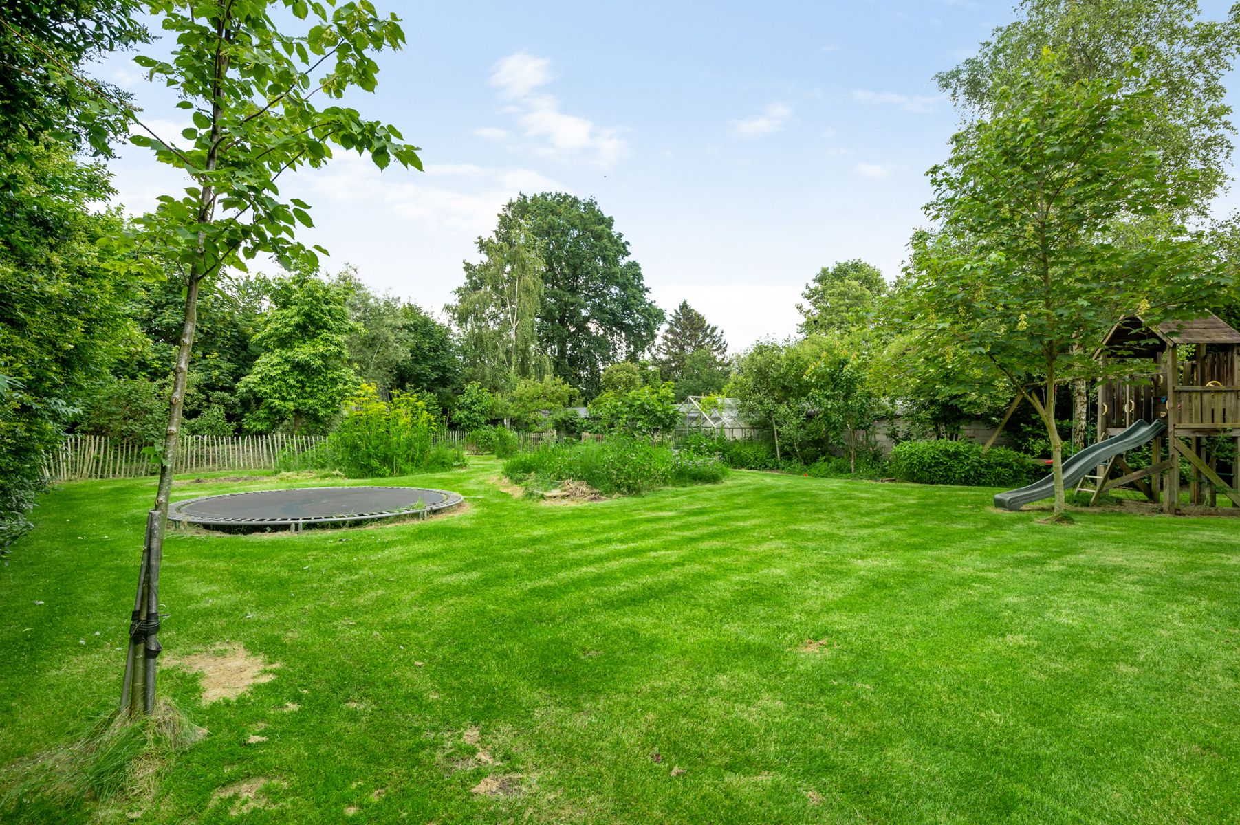 Uniek hoeve omgeven door privacy en rust foto 19