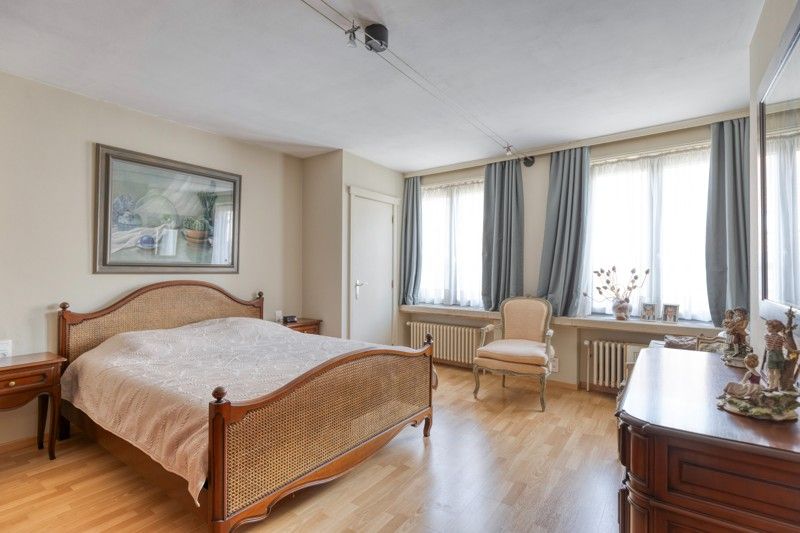 Uniek, karaktervol herenhuis met 5 slaapkamers én aparte garage in hartje Temse TE KOOP! foto 28