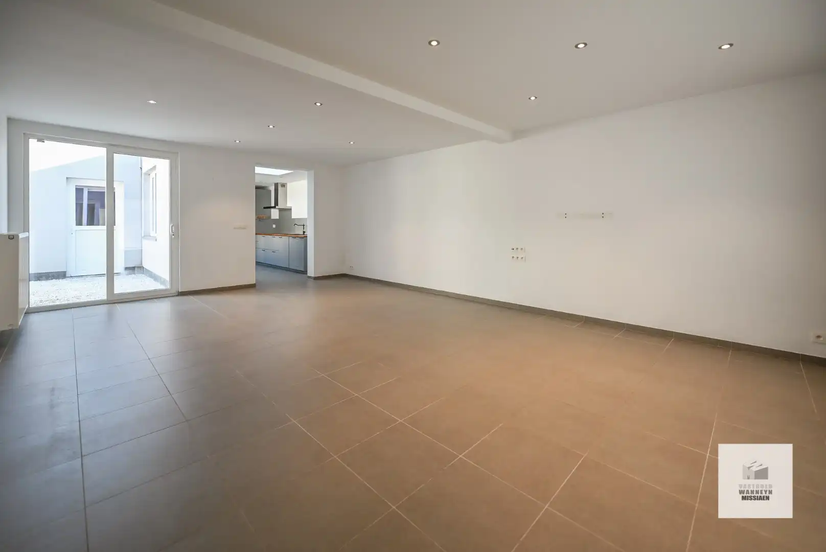 Instapklare woning met 3 slaapkamers en ruime berging/garage in centrum Wingene  foto 4