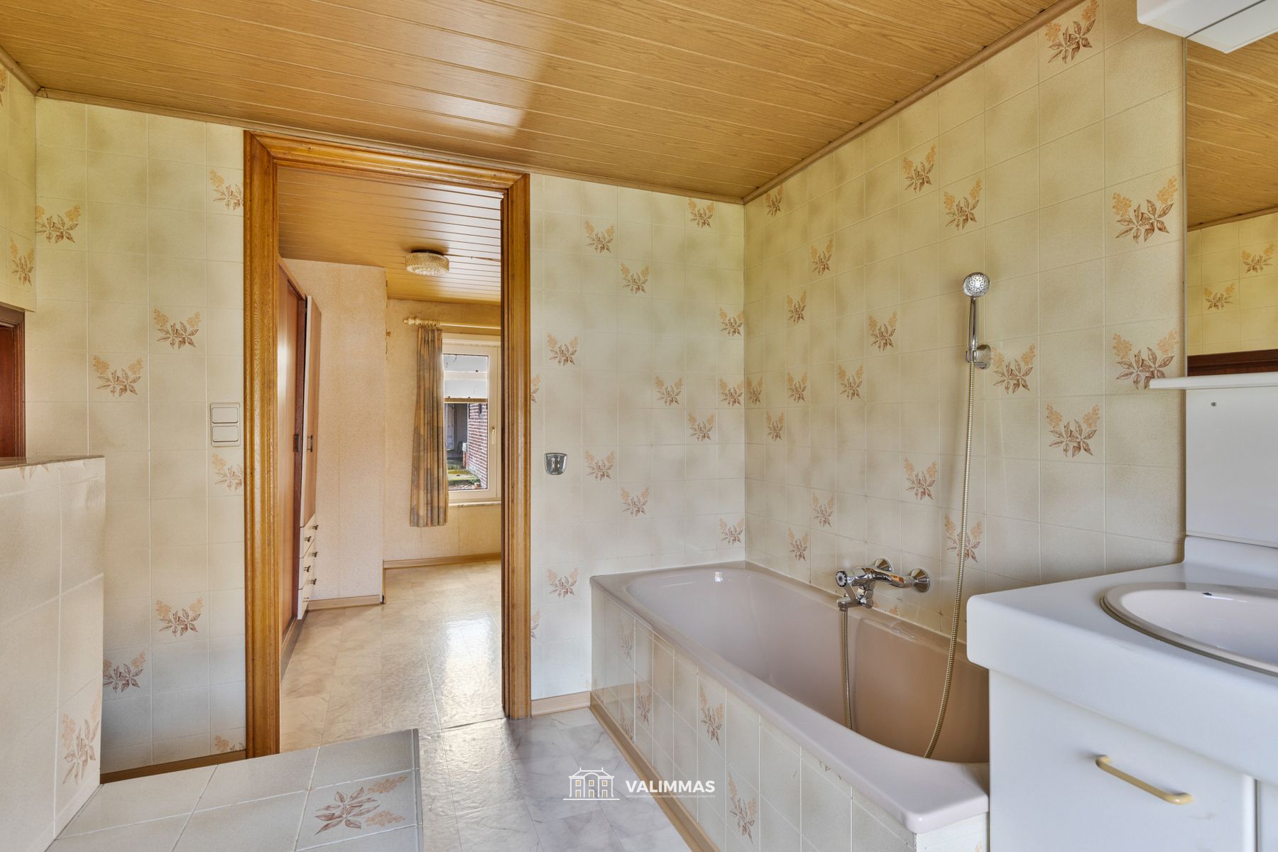 Landelijk gelegen hoeve op 40 are, met bijgebouwen en weide foto 15
