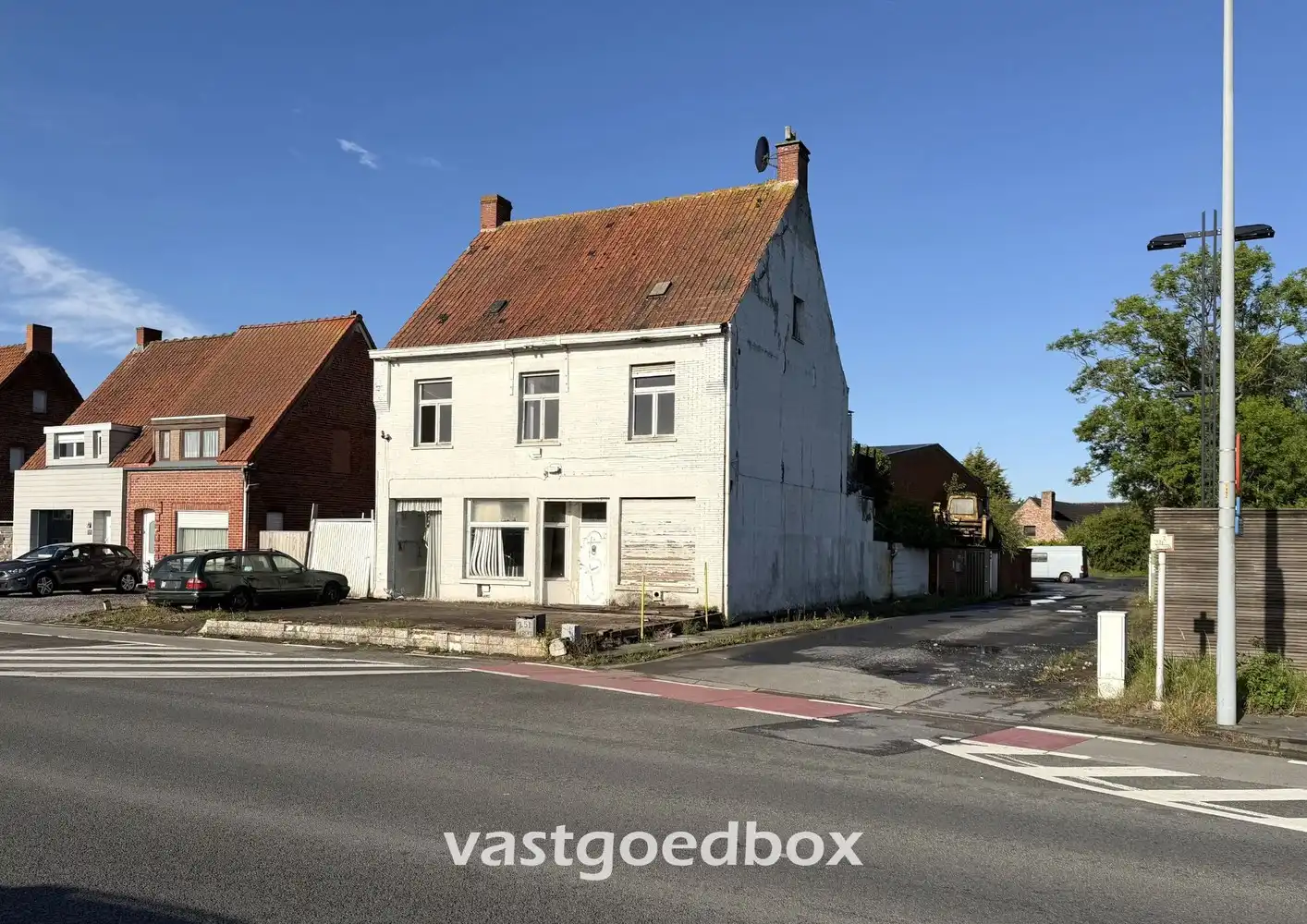 Hoofdfoto van de publicatie: Voormalig handelshuis met veel potentieel, te Ingelmunster