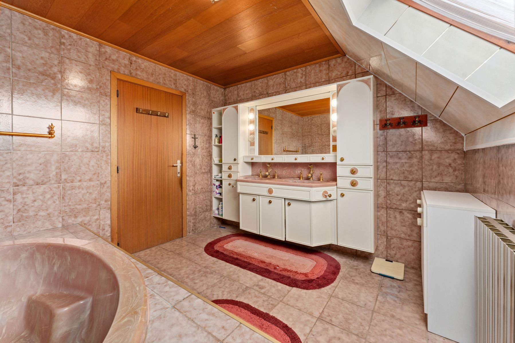 Idyllisch gelegen villa op 3598 m² met garage voor 6 wagens foto 18