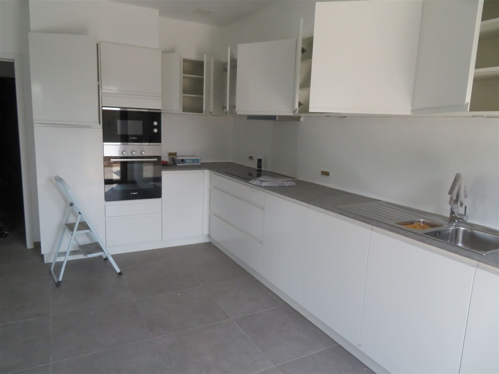 Halfopen bebouwing met 3 slaapkamers, garage en tuin! foto 5