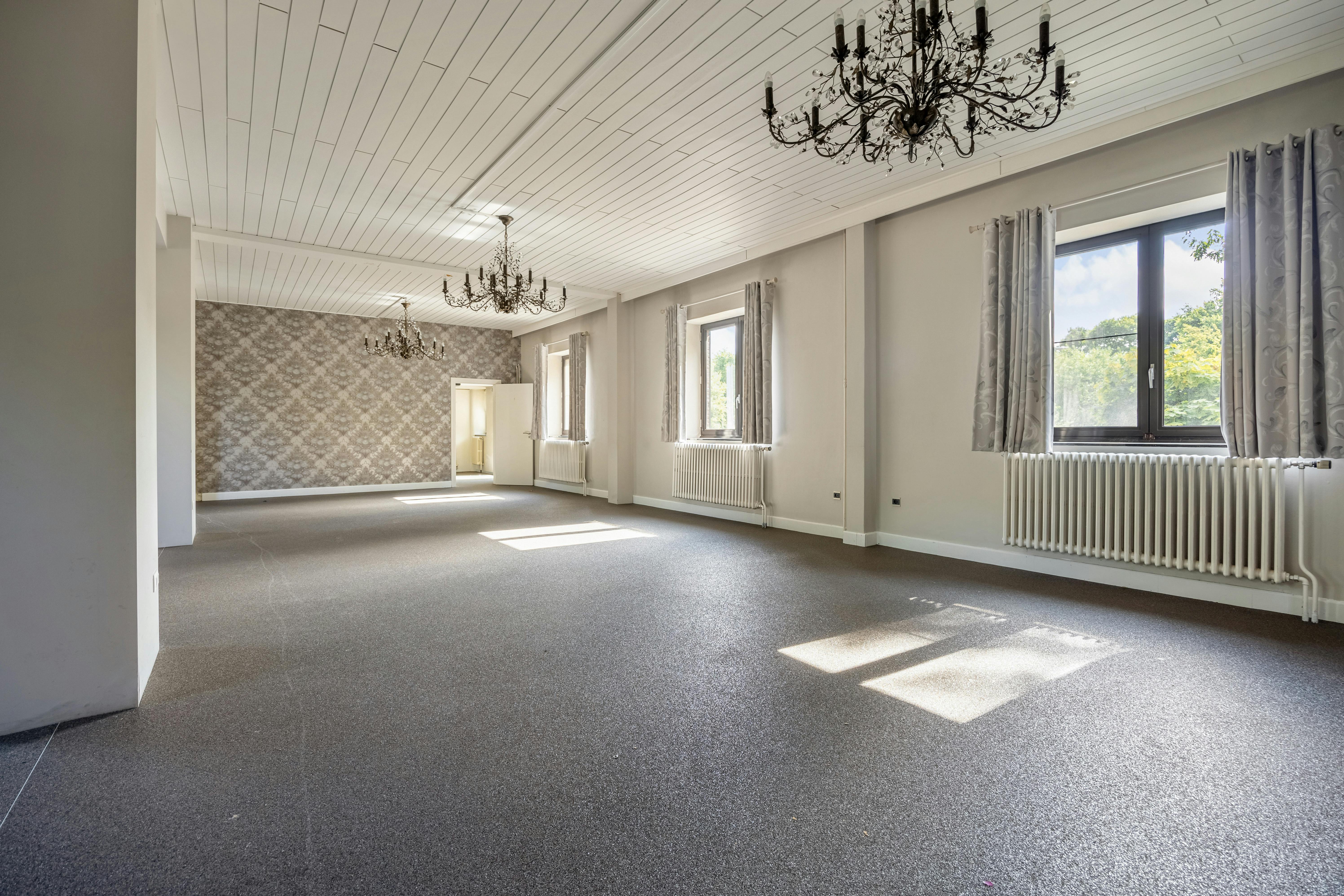 Uniek commercieel pand, klooster ‘Royer Heide’ in Diepenbeek foto 15