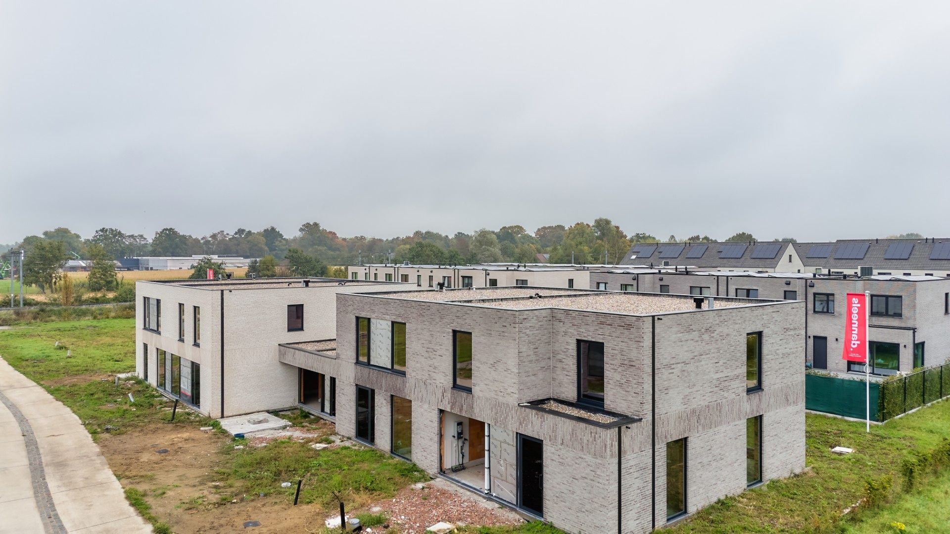 Moderne energiezuinige woning met 4 slpk’s en garage foto 3