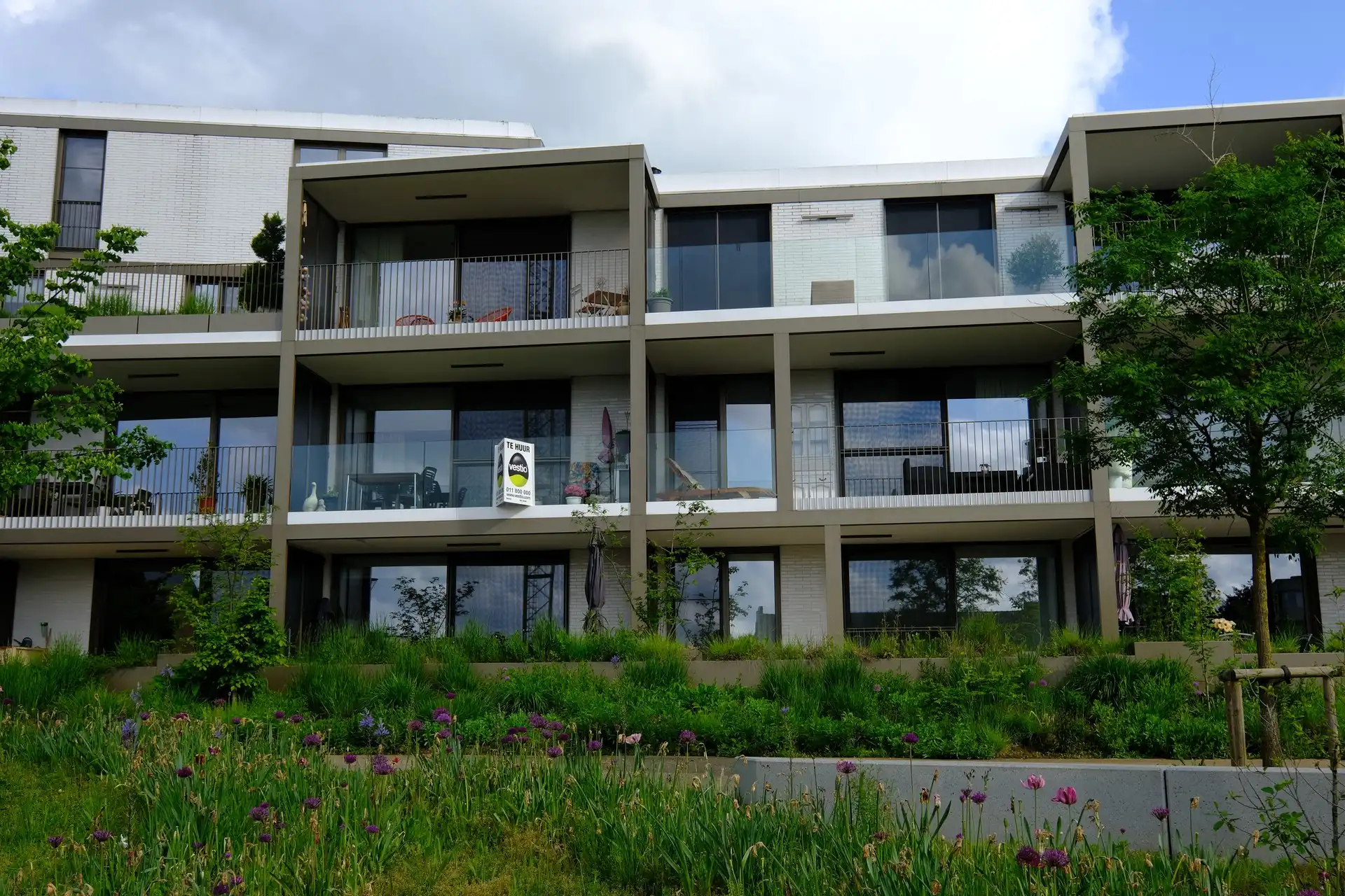 PRACHTIG 2SLPK APP VAN 94M² MET RUIM OVERDEKT TERRAS foto 2