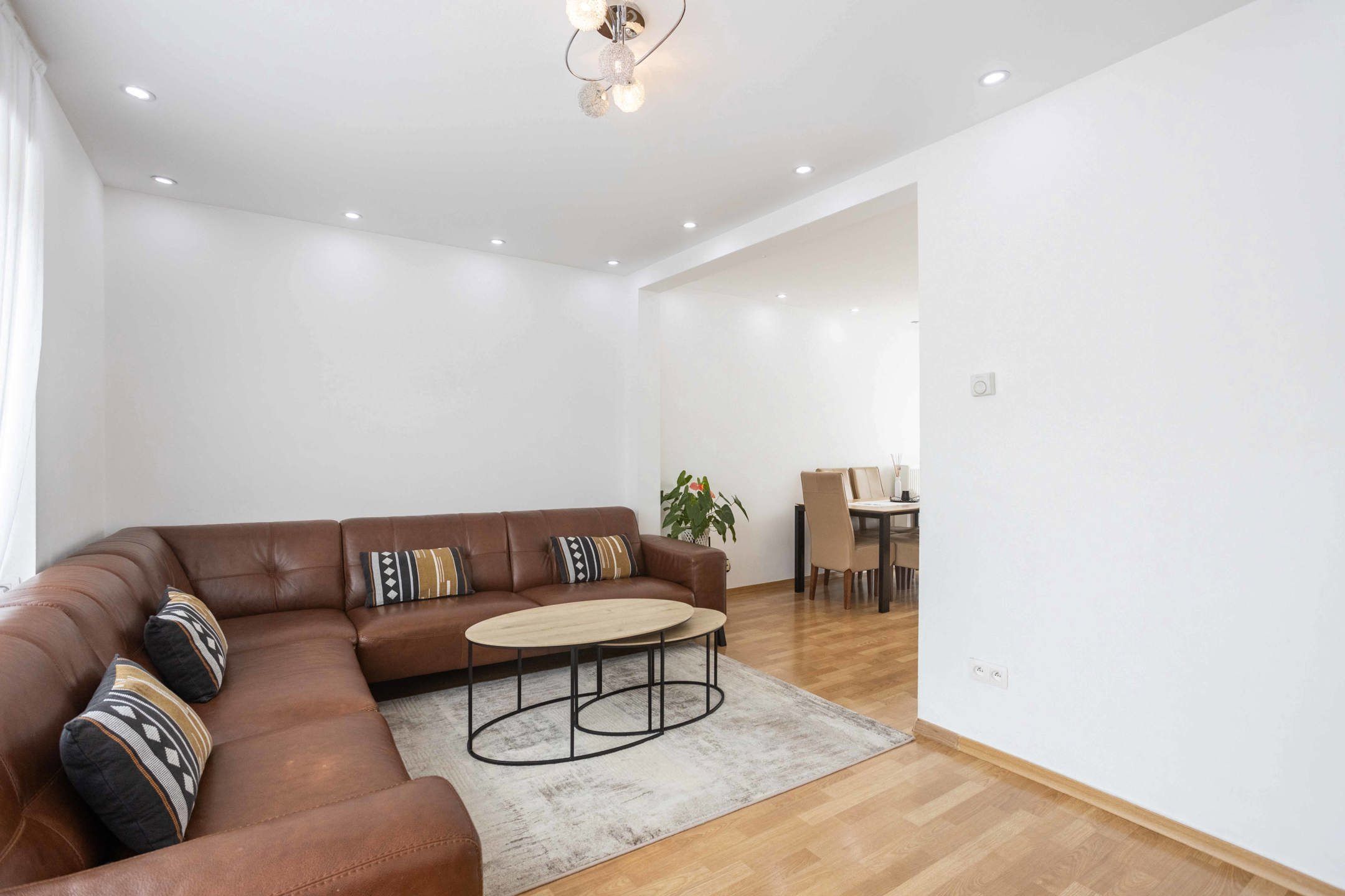 Gezinswoning met 4 slaapkamers, tuin en achteruitweg  foto 6