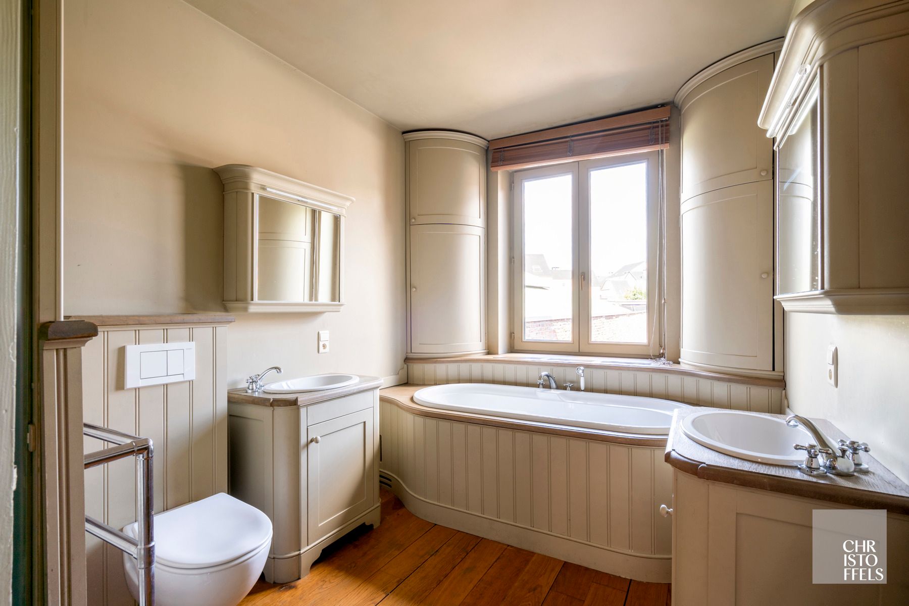 Karaktervol herenhuis (230m²) met stadstuin en garage! foto 5