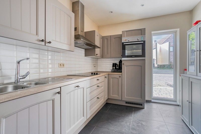 🏡  Instapklare woning TE KOOP met garage (+20.000,00 euro) en zonnige binnenkoer in KLUISBERGEN! foto 6