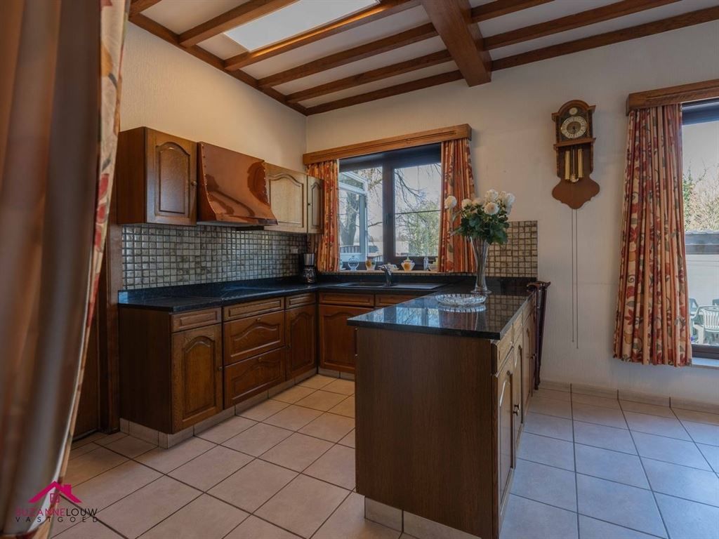 Half vrijstaande woning met garage foto 22