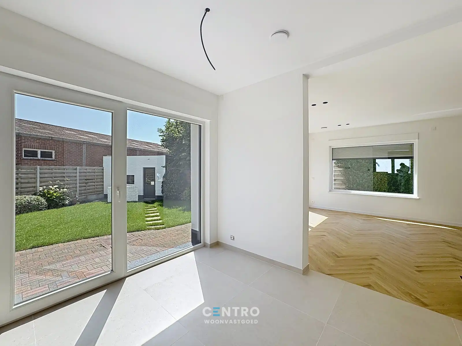 Gerenoveerde woning met 4 slapks, ZUIDger. tuin en ruime garagebox! foto 7