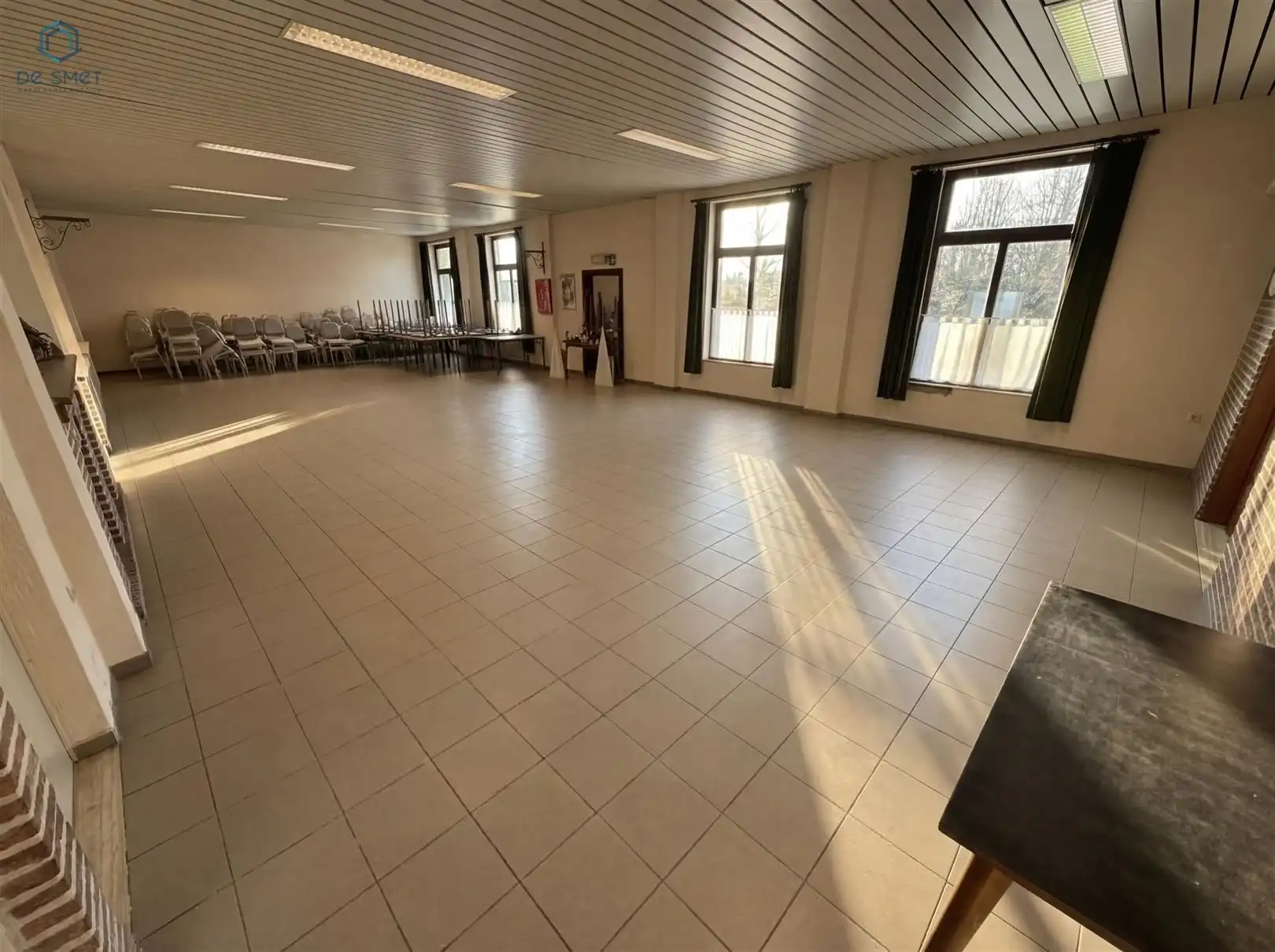 Te koop: Multifunctioneel gebouw voor culturele, recreatieve of sportieve activiteiten in Sint-Maria-Lierde (deelgemeente van Lierde) foto 2