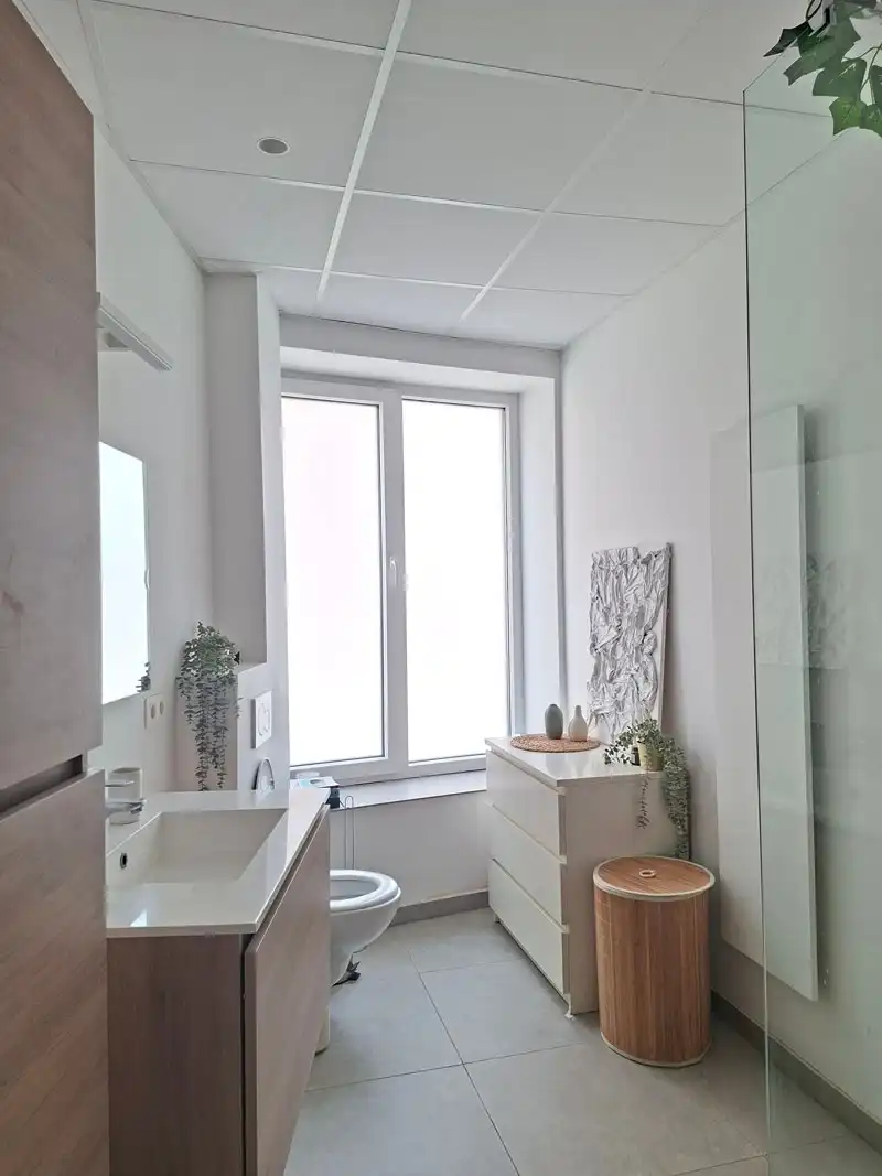 Zeer ruim gerenoveerd appartement te Hasselt foto 16