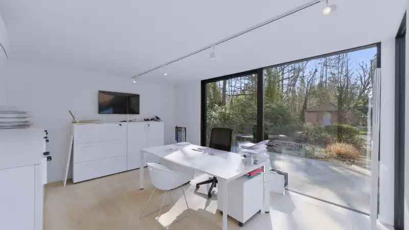 Exclusief gelegen villa van 345m² op 30 are met grote vijver foto 19