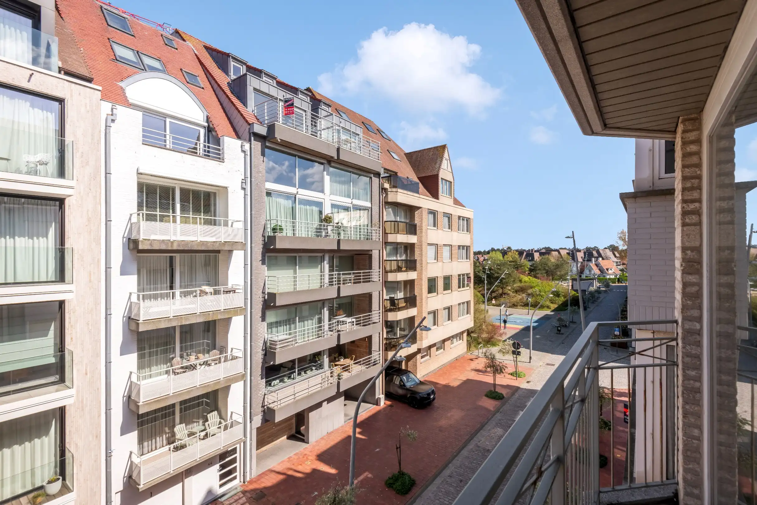 Mooi, instapklaar appartement gelegen vlakbij de Dumortierlaan en de Zeedijk. Inpandige garage te koop ! foto 6