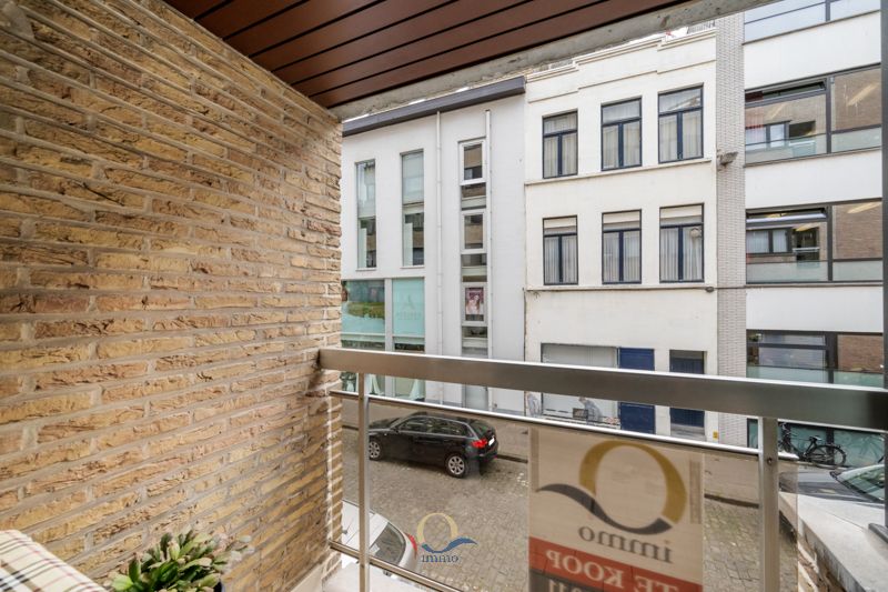 Verzorgd en heel centraal gelegen 2 slpk app. met terras foto 6