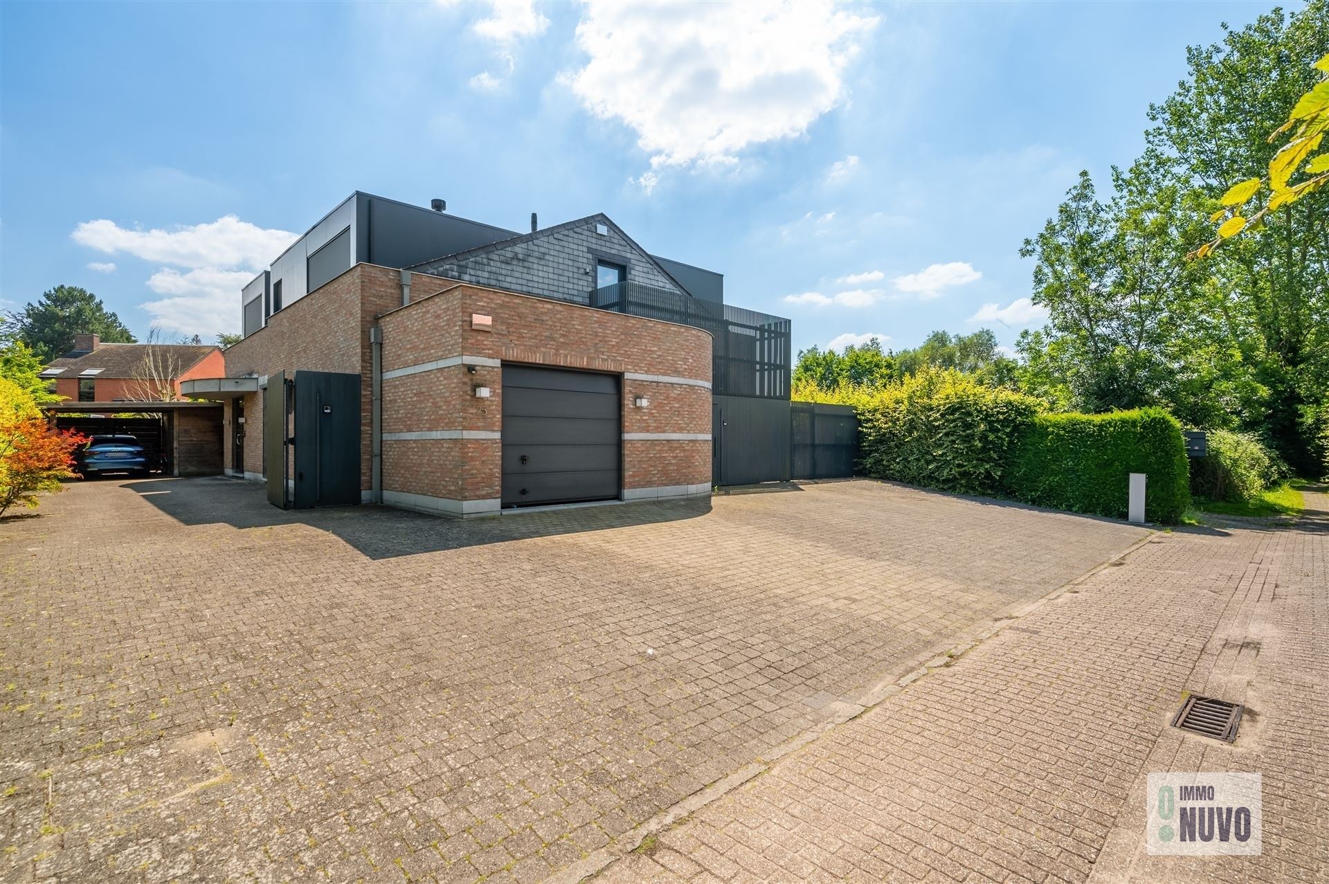 Hedendaagse kangoeroe-woning te Aalst foto 1