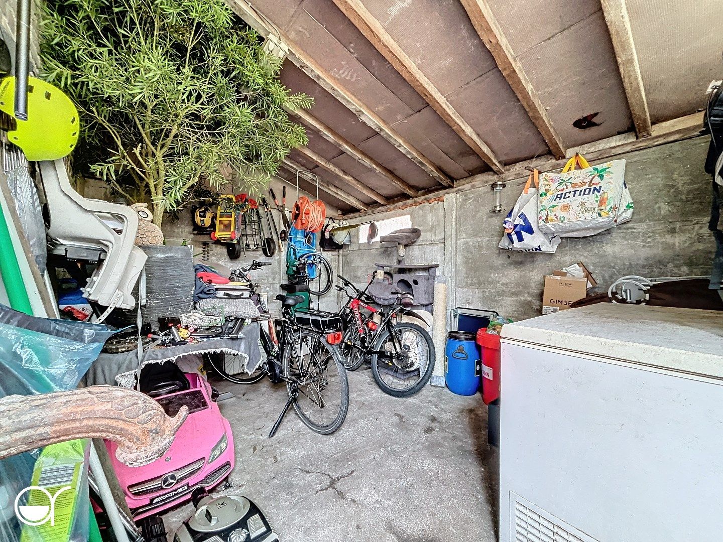 Half open bebouwing met 3 slaapkamers en grote tuin foto 28