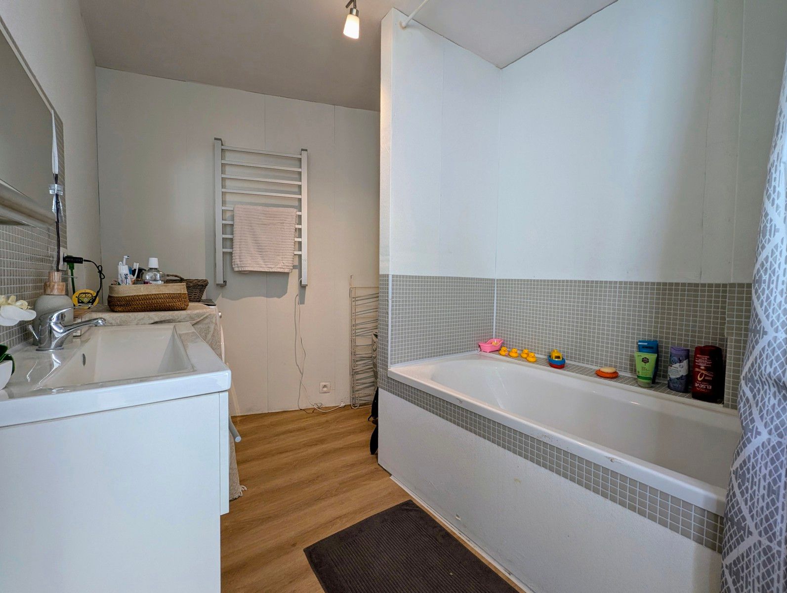 Instapklaar gelijkvloers appartement met 2 slaapkamers & polyvalente ruimte! foto 13